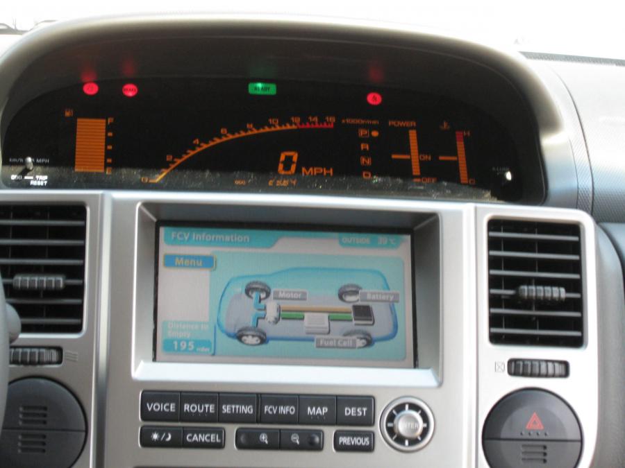  Nissan X-Trail FCV 2002 года  (фото 22 из 25)